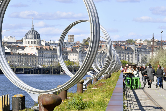 Les anneaux de Buren quai des Antilles &mdash; Rodolphe Delaroque | Nantes M&eacute;tropole &mdash; 2023